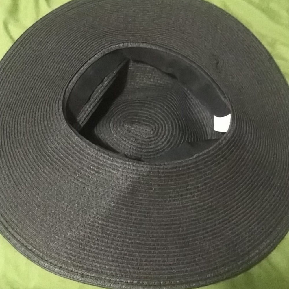 Beach hat - Picture 2 of 3